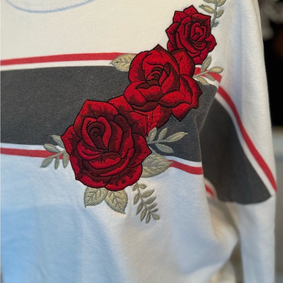 Hollister White Sweatshirt With Pretty Embroidered Roses size M - Picture 3 of 6